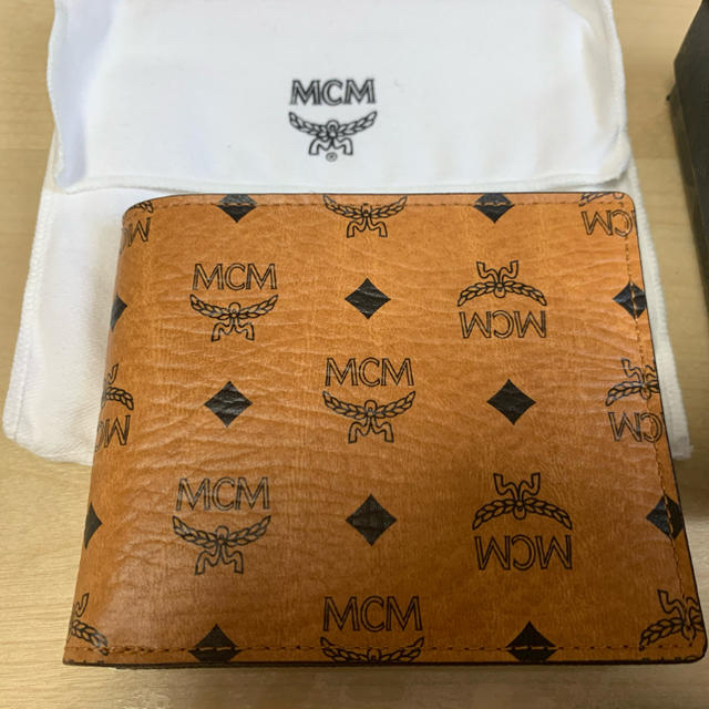 MCM(エムシーエム)の【はんまん様専用】【未使用】パスケース付き二つ折り財布 メンズのファッション小物(折り財布)の商品写真