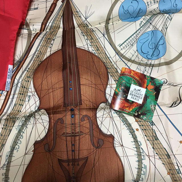 新品 エルメス ミニスカーフ バイオリン 球体が奏でる音楽 レッド 超