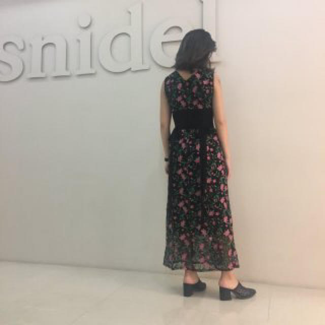 SNIDEL(スナイデル)のsnidelエンブロイダリーワンピース レディースのワンピース(ロングワンピース/マキシワンピース)の商品写真