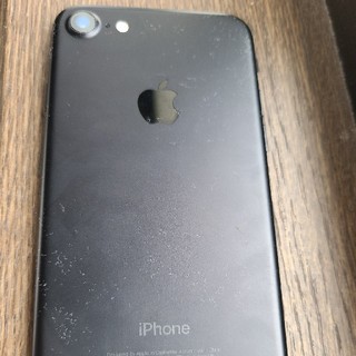 アイフォーン(iPhone)のiPhone7 docomo版32GB　画面ヒビあり(スマートフォン本体)