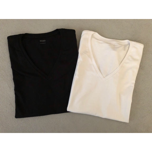 新品未使用！画像３おまけ付き！VネックTシャツ　2枚セット　ホワイト　ブラック レディースのトップス(Tシャツ(半袖/袖なし))の商品写真