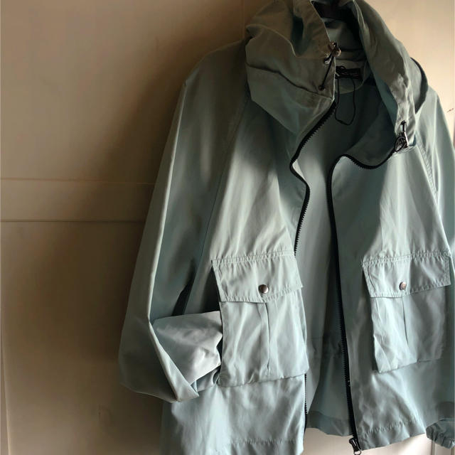 ZARA(ザラ)の今季購入品　ZARA 撥水加工ジャケット　パーカー　ウォーターグリーン レディースのジャケット/アウター(ナイロンジャケット)の商品写真