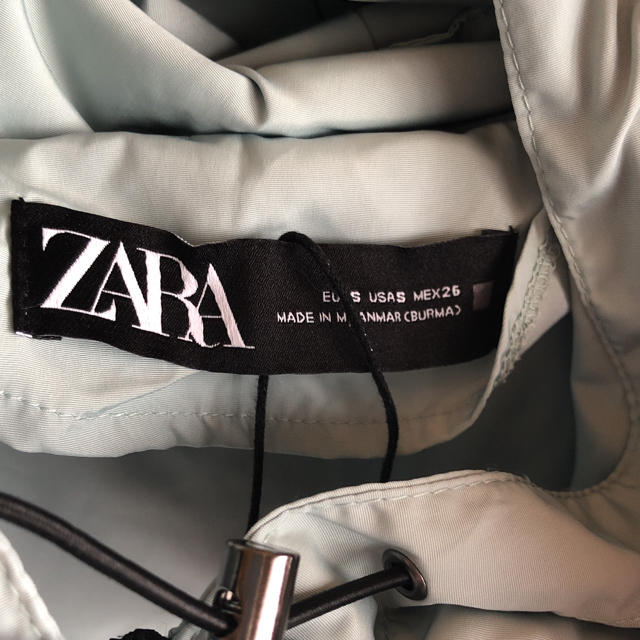 ZARA(ザラ)の今季購入品　ZARA 撥水加工ジャケット　パーカー　ウォーターグリーン レディースのジャケット/アウター(ナイロンジャケット)の商品写真