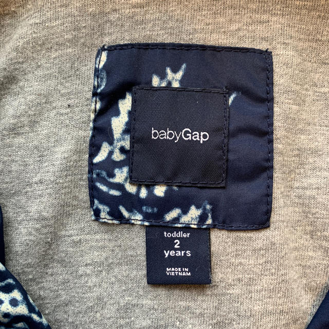 babyGAP(ベビーギャップ)のGAP パーカー キッズ/ベビー/マタニティのキッズ服男の子用(90cm~)(ジャケット/上着)の商品写真