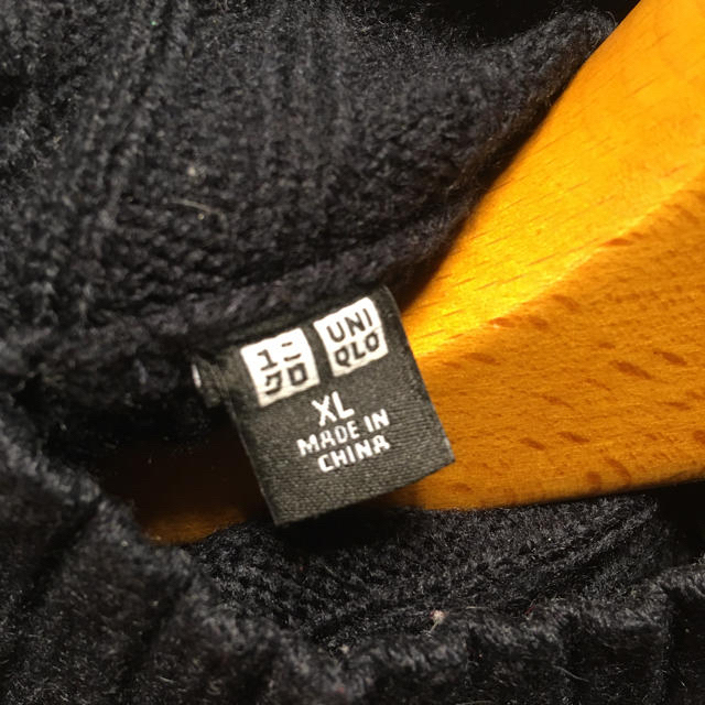 UNIQLO(ユニクロ)のユニクロ　黒セーター　トップス　手渡し427円値引き可 レディースのトップス(ニット/セーター)の商品写真
