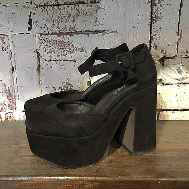 JEFFREY CAMPBELL(ジェフリーキャンベル)のジェフリーキャンベル  スエードパンプス レディースの靴/シューズ(ハイヒール/パンプス)の商品写真