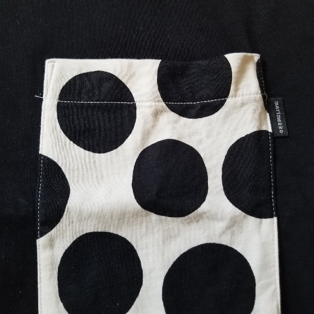 UNIQLO(ユニクロ)の未使用Marimekko×ユニクロ　黒Tシャツ　Mサイズ レディースのトップス(Tシャツ(半袖/袖なし))の商品写真