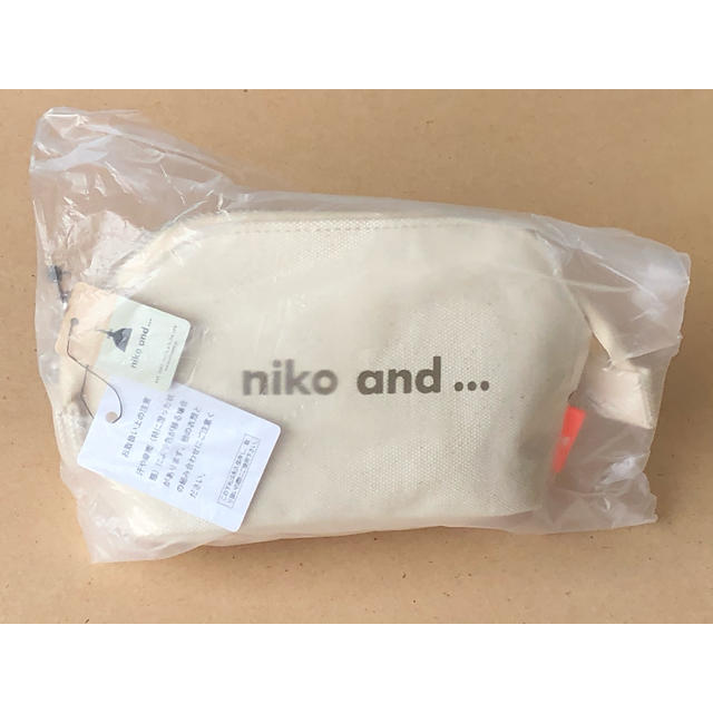 niko and...(ニコアンド)のニコロゴ ポーチ ★ 白 ★ニコアンド niko and… レディースのファッション小物(ポーチ)の商品写真