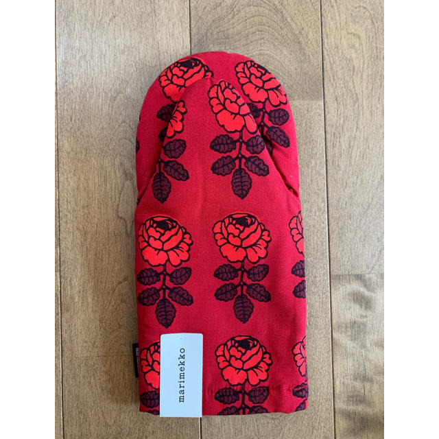 marimekko(マリメッコ)のmarimekko vihkiruusu ミトン　レッド　未使用品 インテリア/住まい/日用品のキッチン/食器(収納/キッチン雑貨)の商品写真