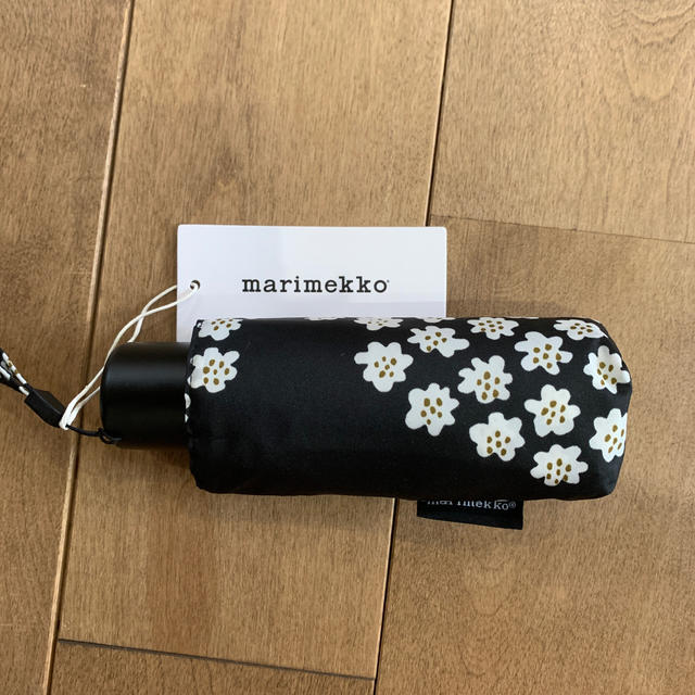 marimekko(マリメッコ)のmarimekko puketti  プケッティ　折り畳み傘　黒　未使用 レディースのファッション小物(傘)の商品写真