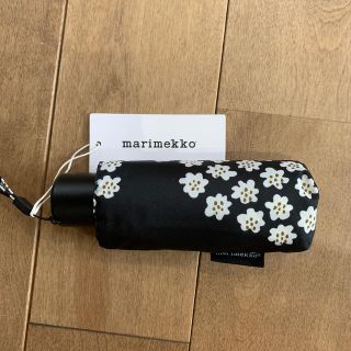 マリメッコ(marimekko)のmarimekko puketti  プケッティ　折り畳み傘　黒　未使用(傘)