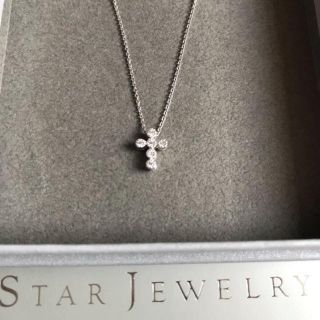 スタージュエリー(STAR JEWELRY)の【美品】スタージュエリー フラワーセッティング ダイア クロス ネックレス☆(ネックレス)