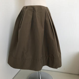 エムプルミエ(M-premier)のエムプルミエ　カーキのふんわりスカート 38(ひざ丈スカート)