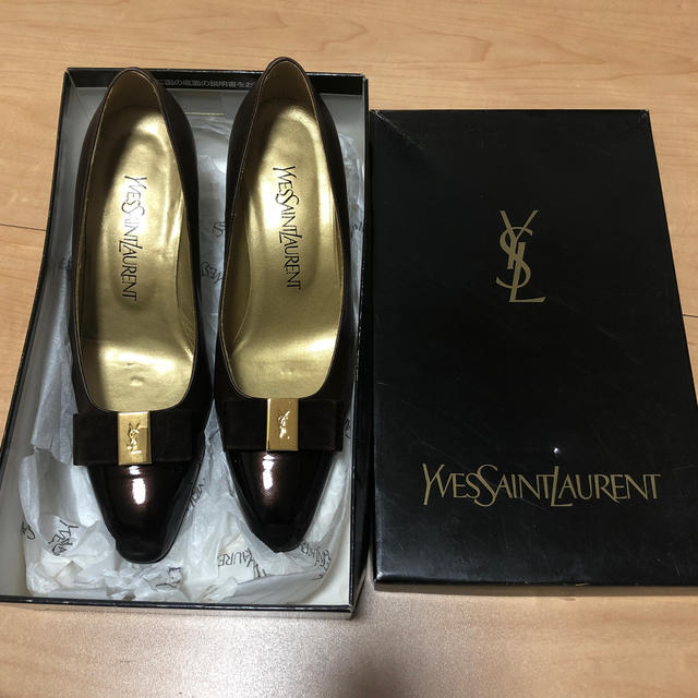 Yves Saint Laurent Beaute(イヴサンローランボーテ)のイヴ・サンローラン　パンプス レディースの靴/シューズ(ハイヒール/パンプス)の商品写真