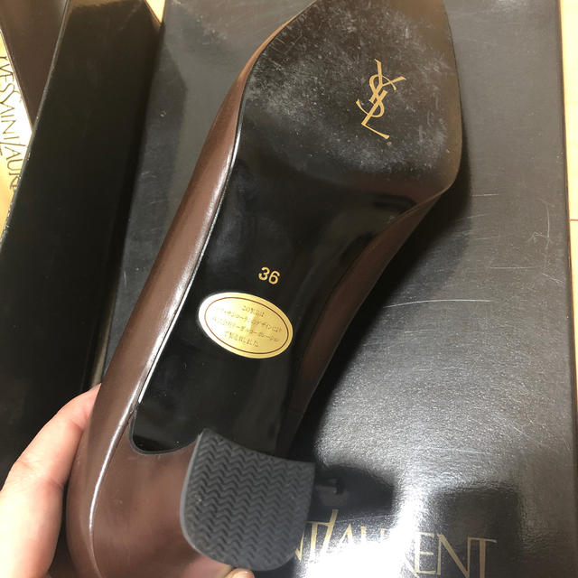 Yves Saint Laurent Beaute(イヴサンローランボーテ)のイヴ・サンローラン　パンプス レディースの靴/シューズ(ハイヒール/パンプス)の商品写真