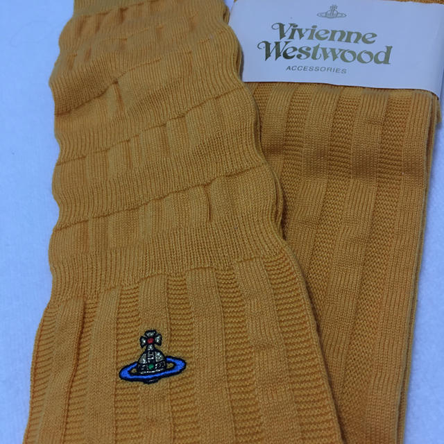 Vivienne Westwood(ヴィヴィアンウエストウッド)の未使用品　vivienne westwood オーバーニーソックス　23-24 レディースのレッグウェア(ソックス)の商品写真