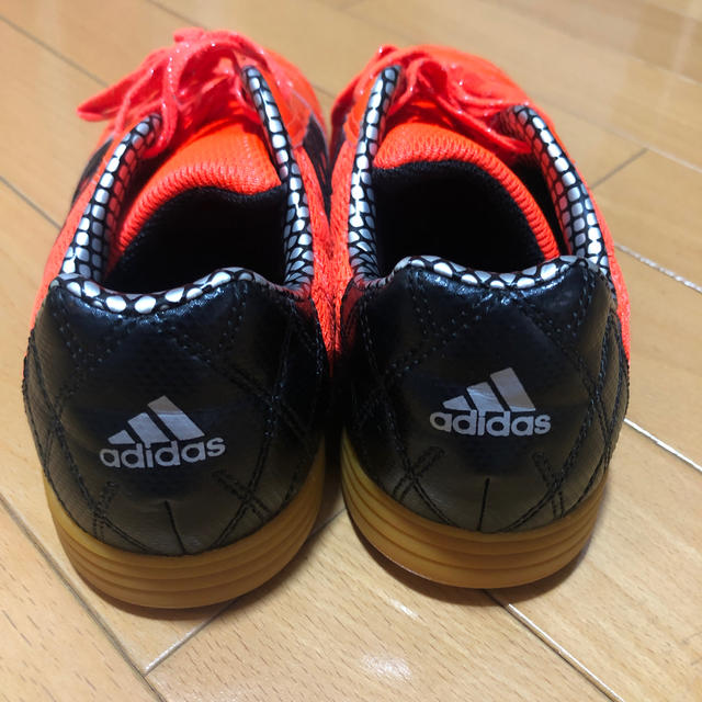 adidas(アディダス)のアディダス フットサルシューズ 23.5 スポーツ/アウトドアのサッカー/フットサル(シューズ)の商品写真