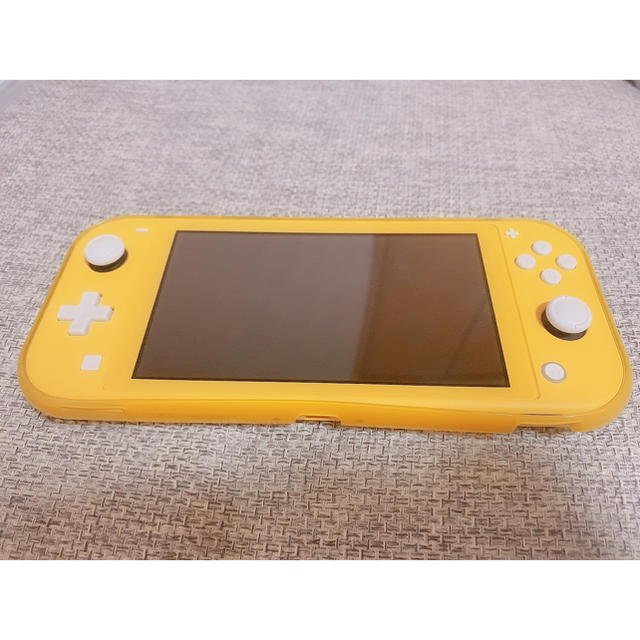 Nintendo Switch(ニンテンドースイッチ)のNintendo Switch Lite イエロー エンタメ/ホビーのゲームソフト/ゲーム機本体(家庭用ゲーム機本体)の商品写真