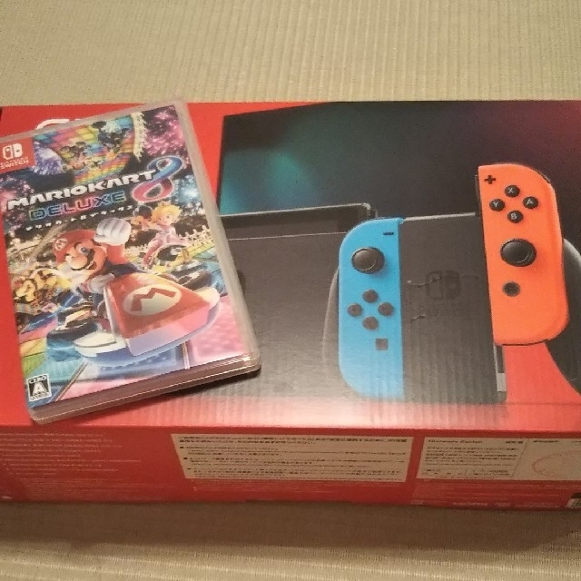 Nintendo Switch(ニンテンドースイッチ)のNintendo Switch マリオカート付 エンタメ/ホビーのゲームソフト/ゲーム機本体(家庭用ゲーム機本体)の商品写真