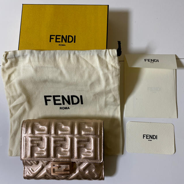 FENDI(フェンディ)のかめーず様専用【新品未使用】FENDI 二つ折り財布  レディースのファッション小物(財布)の商品写真