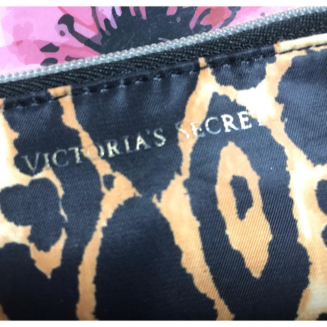 Victoria's Secret(ヴィクトリアズシークレット)のVICTORIA’S SECRET ヒョウ柄　ポーチ レディースのファッション小物(ポーチ)の商品写真
