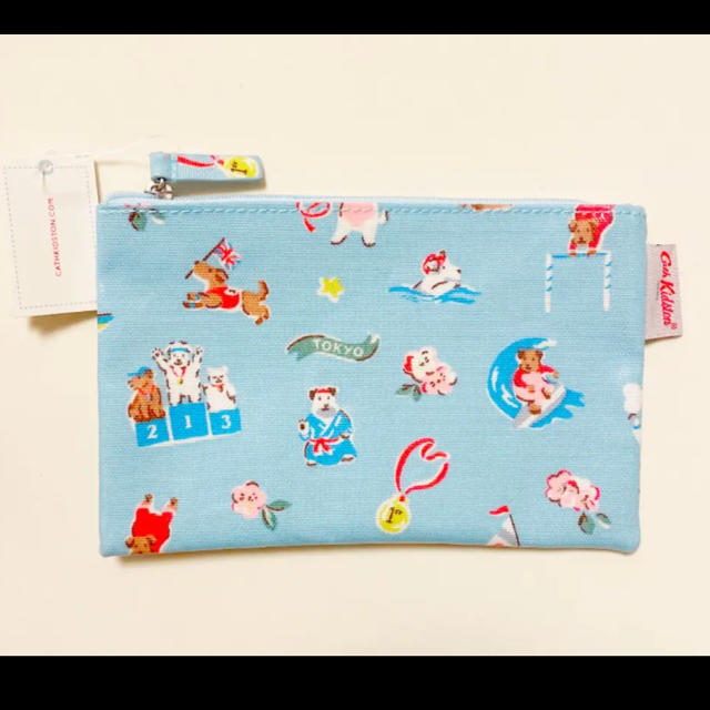 Cath Kidston(キャスキッドソン)の在庫5点！⑤キャスキッドソン　スポーティードッグス　ジップパース　ペールブルー レディースのファッション小物(ポーチ)の商品写真