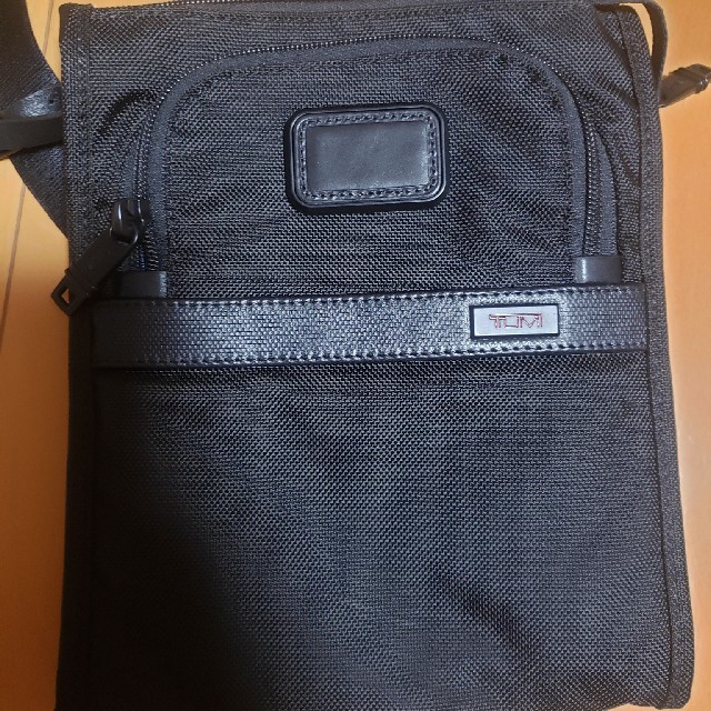 TUMI(トゥミ)の小型肩掛けバック TUMI メンズのバッグ(ショルダーバッグ)の商品写真