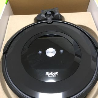 アイロボット(iRobot)のルンバe5(掃除機)