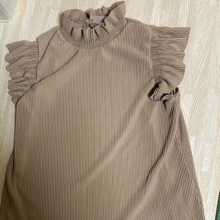 ザラ(ZARA)のZARA フリル付きプリーツトップス(シャツ/ブラウス(半袖/袖なし))