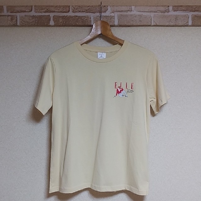 GU(ジーユー)の【新品未使用タグ付き】GU×ELLE コラボ　Tシャツ　イエロー　Lサイズ レディースのトップス(Tシャツ(半袖/袖なし))の商品写真