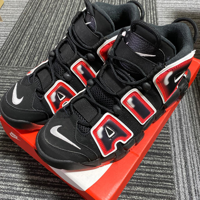 NIKE(ナイキ)のNIKE AIR MORE UPTEMPO96 CRIMSON US8 26cm メンズの靴/シューズ(スニーカー)の商品写真