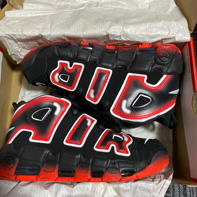 NIKE(ナイキ)のNIKE AIR MORE UPTEMPO96 CRIMSON US8 26cm メンズの靴/シューズ(スニーカー)の商品写真