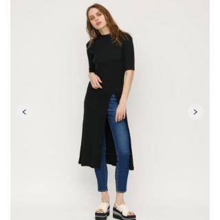 スライ(SLY)のSLY FRONT SLIT TURTLE LONG TOPS(カットソー(半袖/袖なし))