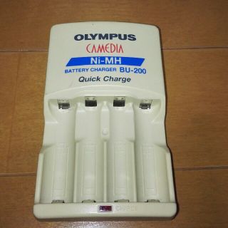 オリンパス(OLYMPUS)の単三形充電器　オリンパスCAMEDIA純正(バッテリー/充電器)