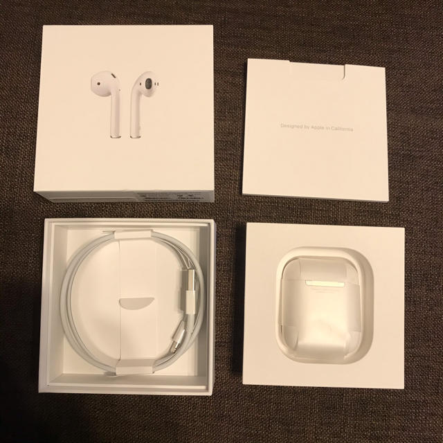 Apple(アップル)のApple AirPods MMEF2J/A 付属品未使用 スマホ/家電/カメラのオーディオ機器(ヘッドフォン/イヤフォン)の商品写真