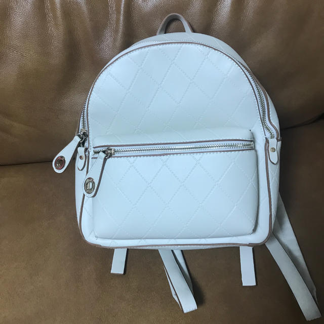 ZARA(ザラ)のZARAリュック ホワイト レディースのバッグ(リュック/バックパック)の商品写真