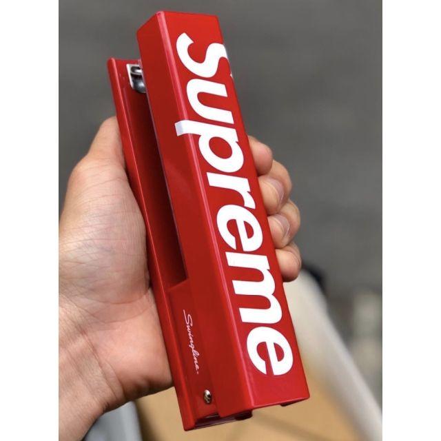 Supreme(シュプリーム)の新品 Supreme Swingline Stapler ホッチキス 国内正規品 メンズのアクセサリー(その他)の商品写真