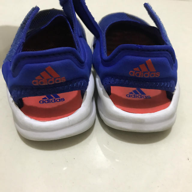 adidas(アディダス)のアディダス adidas サンダル キッズ/ベビー/マタニティのベビー靴/シューズ(~14cm)(サンダル)の商品写真