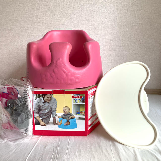 Bumbo(バンボ)の箱付き　バンボ　ピンク キッズ/ベビー/マタニティの寝具/家具(その他)の商品写真