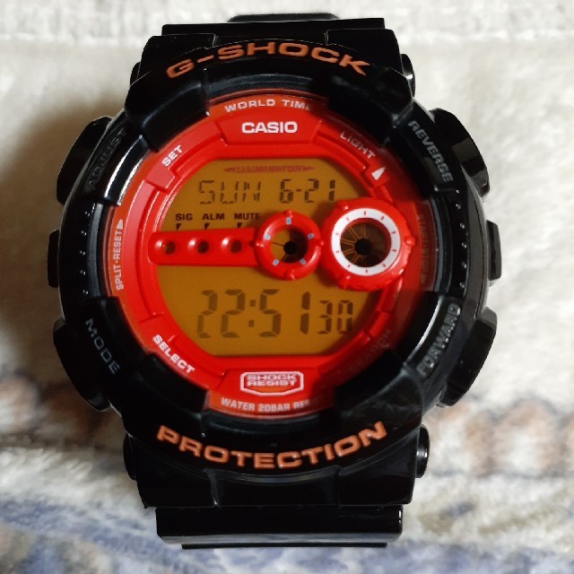 G-SHOCK(ジーショック)のGショック　ブラック×オレンジ メンズの時計(腕時計(デジタル))の商品写真