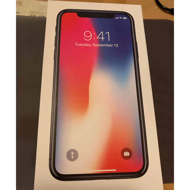 Apple(アップル)の未開封☆iPhoneX SIMフリー 256GB★保護ケース&パネル3点セット スマホ/家電/カメラのスマートフォン/携帯電話(スマートフォン本体)の商品写真