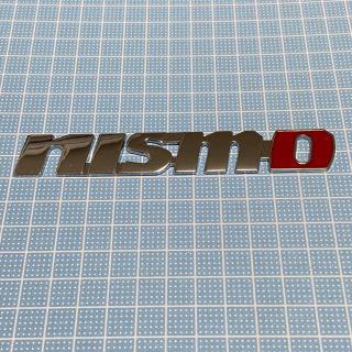 ニッサン(日産)の3D エンブレム 【NISMO】 シルバー(車外アクセサリ)