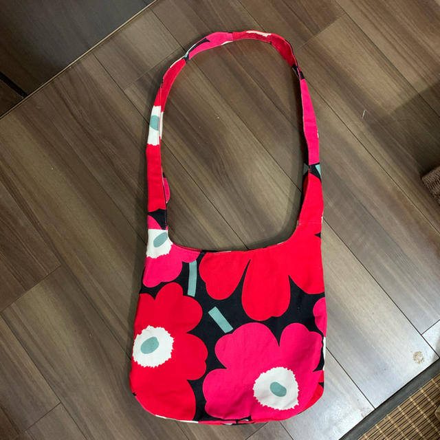 marimekko(マリメッコ)のmarimekko マリメッコ　ウニッコ　ショルダーバッグ レディースのバッグ(ショルダーバッグ)の商品写真