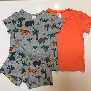 エイチアンドエム(H&M)の完売品 レア ❤️ H&M Tシャツ 2枚 パンツセット (Ｔシャツ)