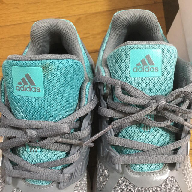 adidas(アディダス)のアディダス 23㎝ スニーカー シューズ キッズ/ベビー/マタニティのキッズ靴/シューズ(15cm~)(スニーカー)の商品写真