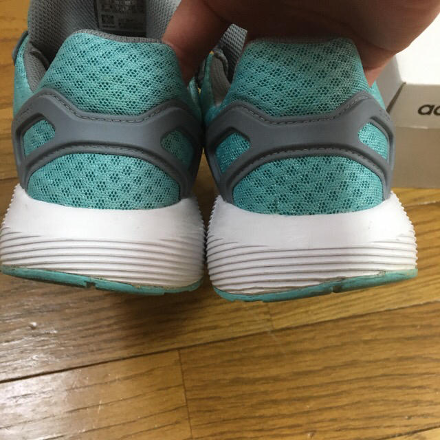 adidas(アディダス)のアディダス 23㎝ スニーカー シューズ キッズ/ベビー/マタニティのキッズ靴/シューズ(15cm~)(スニーカー)の商品写真