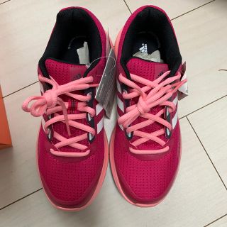 アディダス(adidas)の値下げしました　adidasアディダススニーカー新品 UKサイズ36（22.5）(スニーカー)