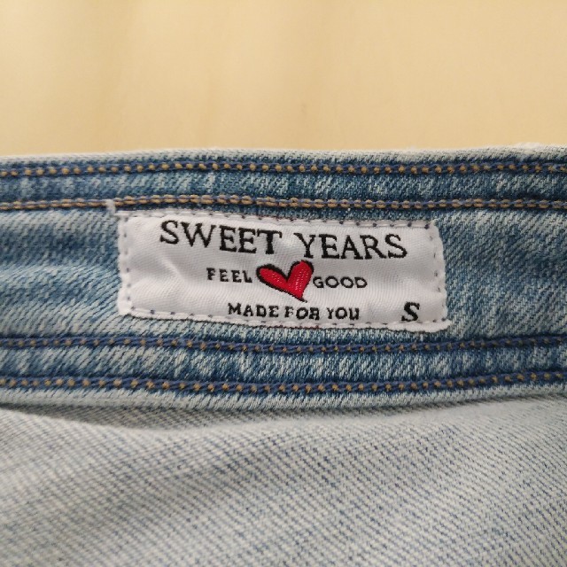 SWEET YEARS(スウィートイヤーズ)のスイートイヤーズ　デニム短パン　Sサイズ レディースのパンツ(ショートパンツ)の商品写真