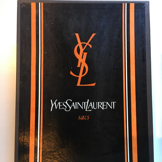 Yves Saint Laurent Beaute(イヴサンローランボーテ)のイヴ・サンローラン　クラッチバッグ レディースのバッグ(クラッチバッグ)の商品写真