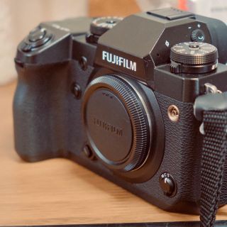 フジフイルム(富士フイルム)のFUJIFILM ミラーレスカメラX-H1ボディ中古(ミラーレス一眼)